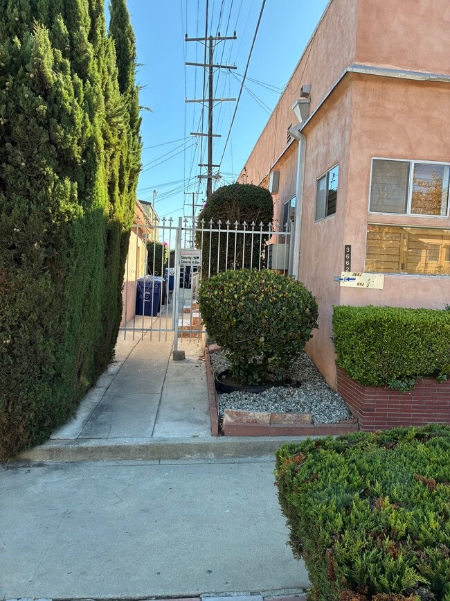 Photo - 3664 W 54th St Unidad 3664