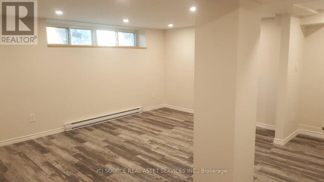 Photo - 44 Bartonville Ave W