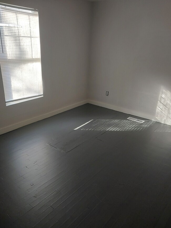 Photo - 1514 W Short 17th St