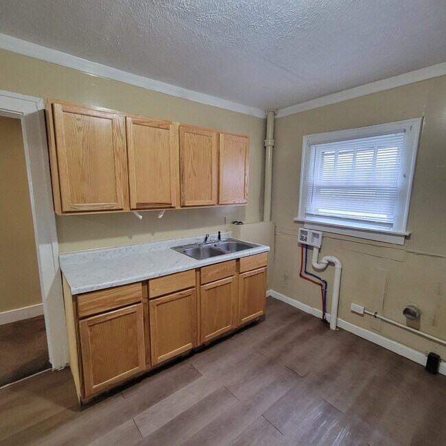 2 Bedroom conveniently located near the thriving Twin Aire neighborhood