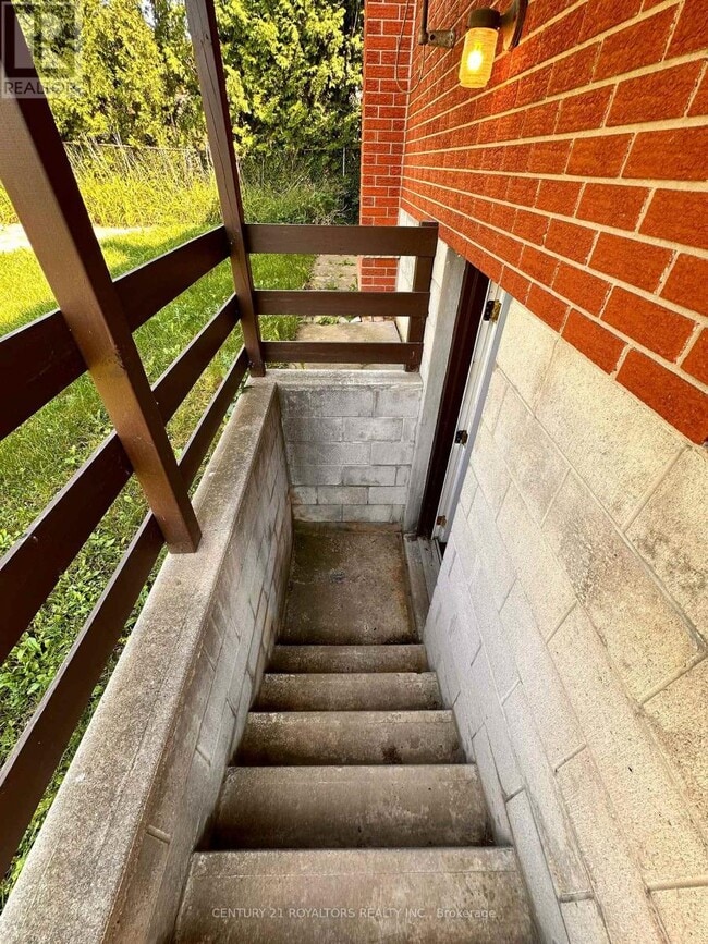 Photo - 404 Trent St W