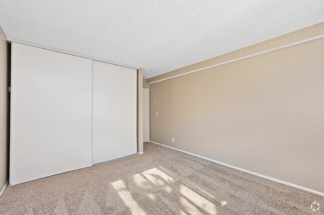 2BR, 2BA, 1008SF - Bedroom