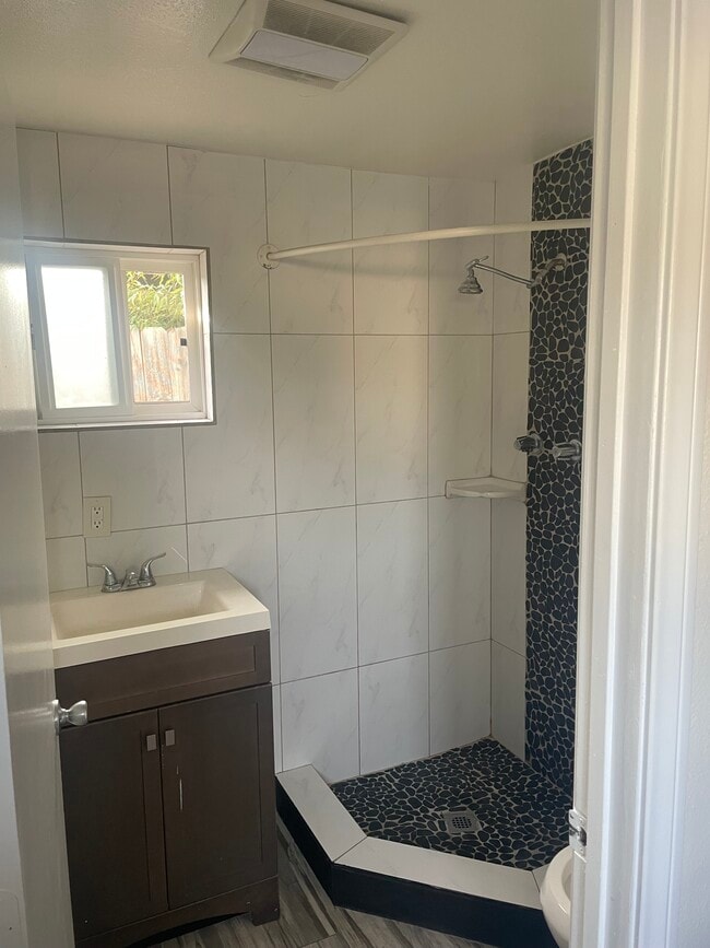 Photo - 1733 W 150th St