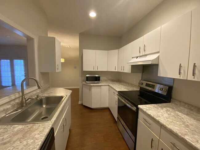 Photo - 3 miles to Wrightsville Beach! 1 Block fro...