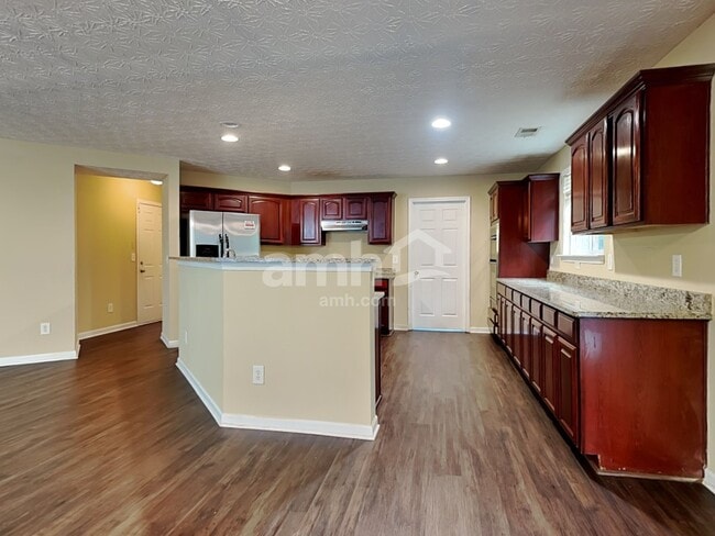 Photo - 889 Bramble Way