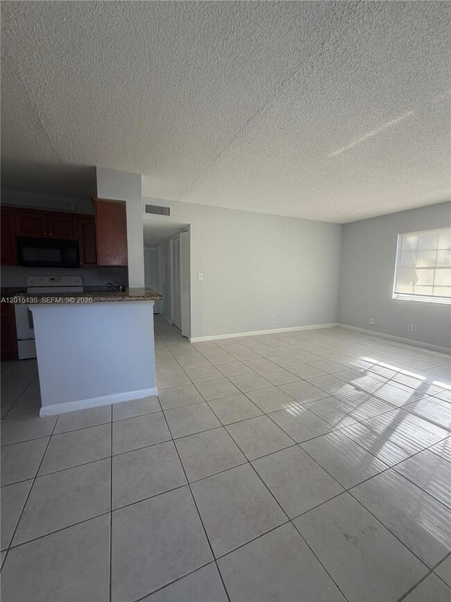 Photo - 11472 NW 42nd St Unidad 11472
