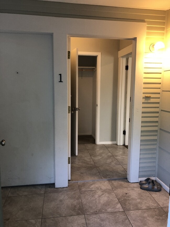 Building Photo - 3845 Whitman Ave N Unit #1