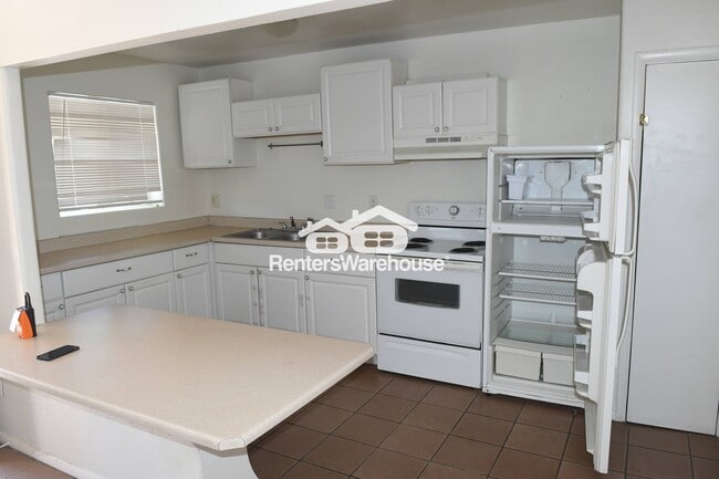 Photo - 729 E Mission Ln