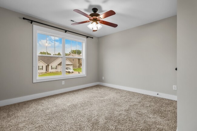 Photo - 515 Somerset Ln