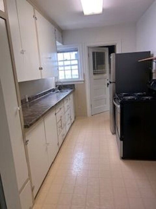 Building Photo - 2nd Street Triplex Unit 503