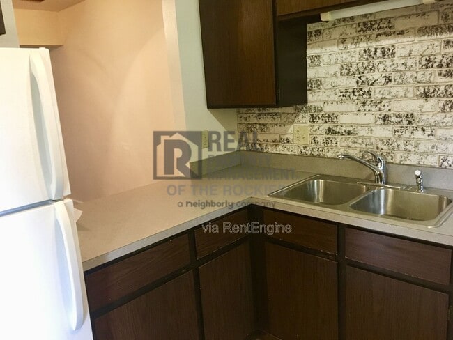 Photo - 1625 W Elizabeth St Unit J2