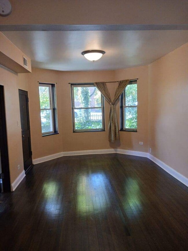 Living Room - 3457 N Lowell Ave Unit Garden