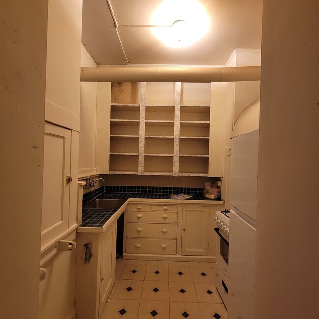 380 Pearl St Unit 2