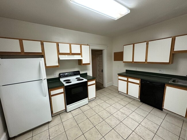 Photo - W 8th 417-419 NCR Unidad 419