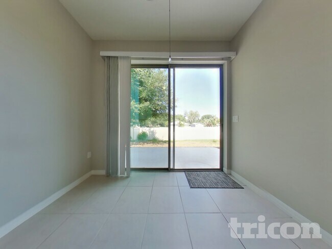 Photo - 2837 E Lake Pointe Dr