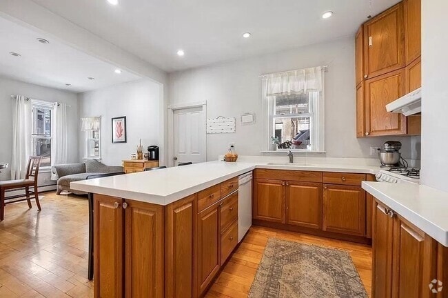 Building Photo - 866 E 5th St Unit 1 Rental