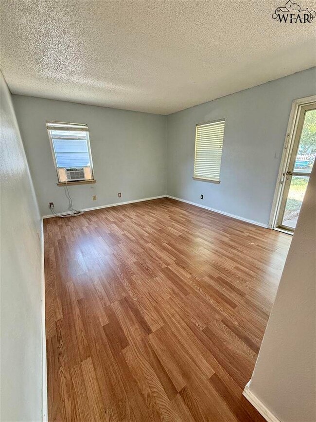 Photo - 1405 Tanbark Rd