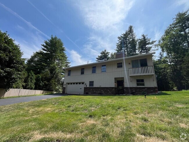 Building Photo - Spacious 4 Bed / 3 Bath Single-Family Home...