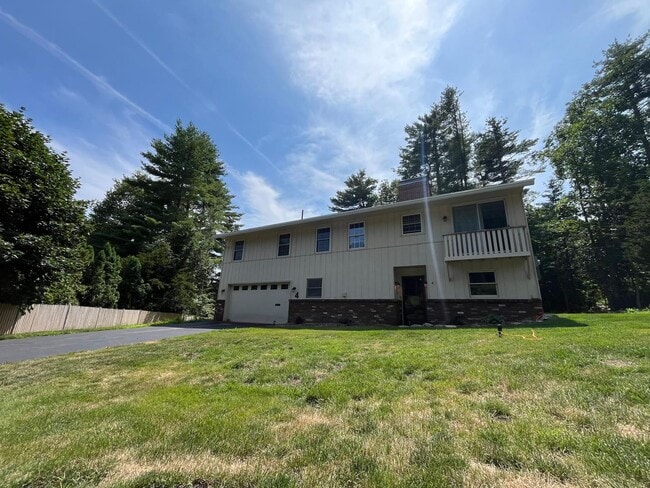 Spacious 4 Bed / 3 Bath Single-Family Home... - Spacious 4 Bed / 3 Bath Single-Family Home...