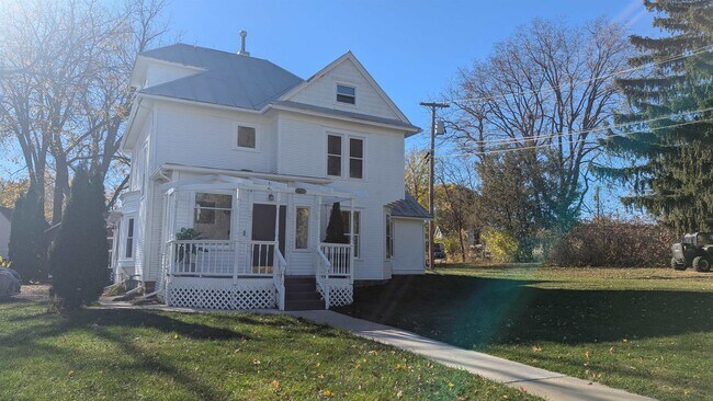 170 E Main St