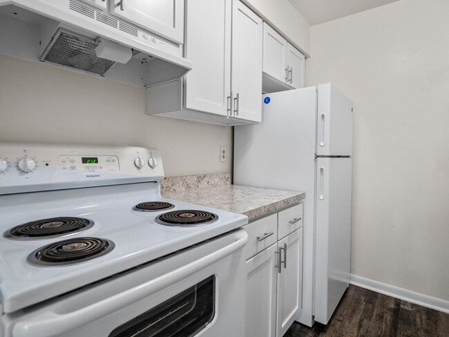 Photo - Pinehurst Apartments (Pinehurst Apartments...