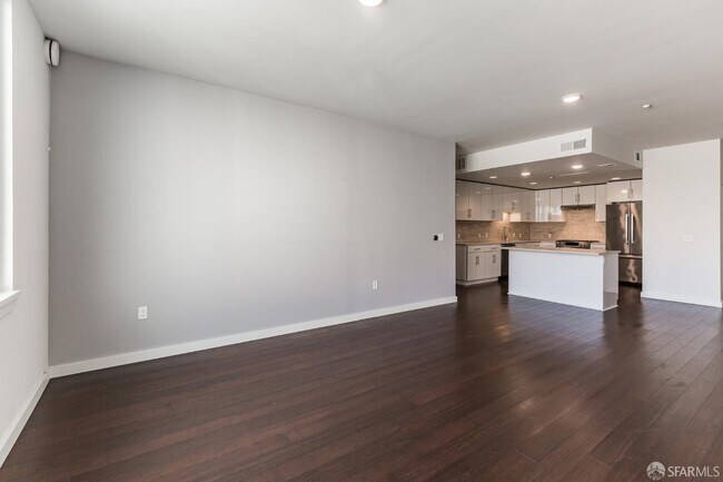 Photo - 570 Innes Ave