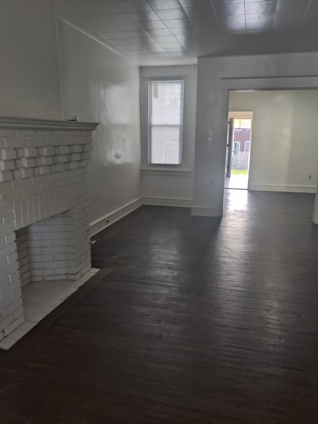 Photo - 6139 Walker St