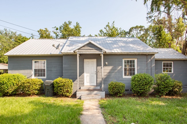 Photo - 2441 Blain St House