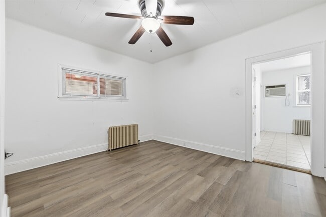 Photo - 182 Avenue F