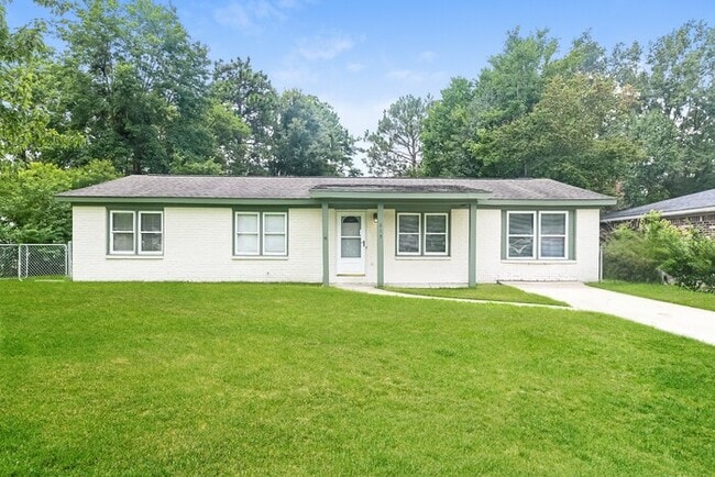 Building Photo - 213 Water Oak Dr Rental