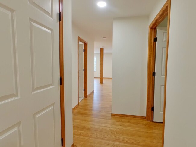 1401 E Douglas Ave Unit 1401 E Douglas Ave, Apt B
