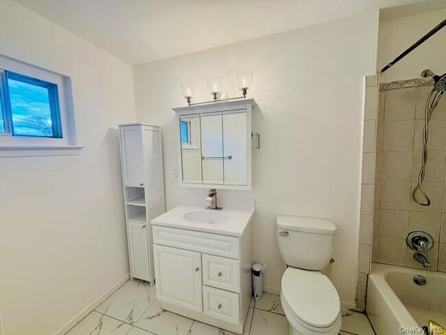 Photo - 235-12 147th Dr