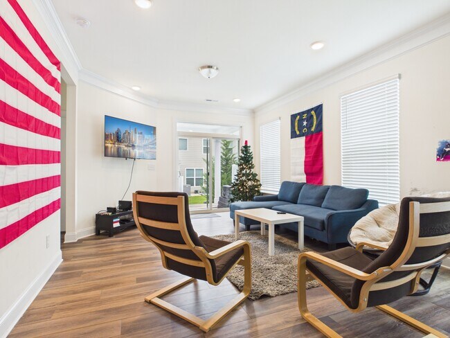 Photo - 3944 Fadden St
