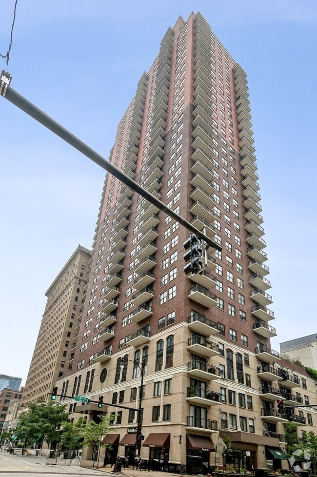 Building Photo - 41 E 8th St Unit 2C Rental