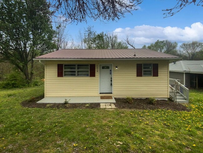 Building Photo - Small Cottage Home