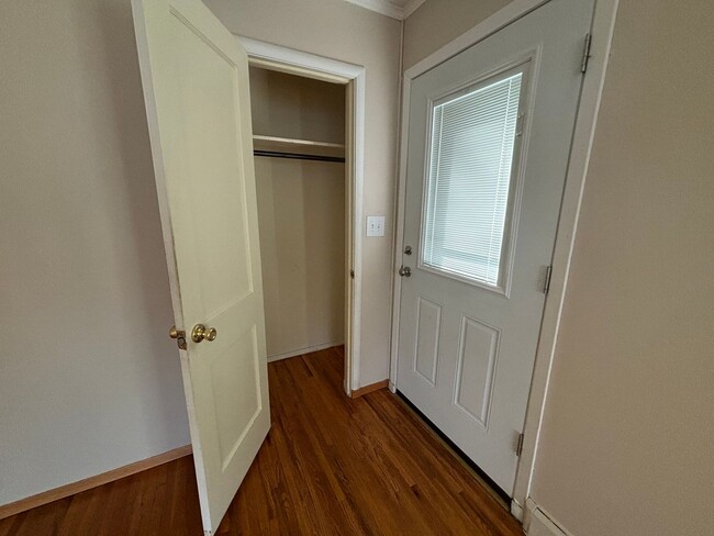 Photo - 1653 2nd St N