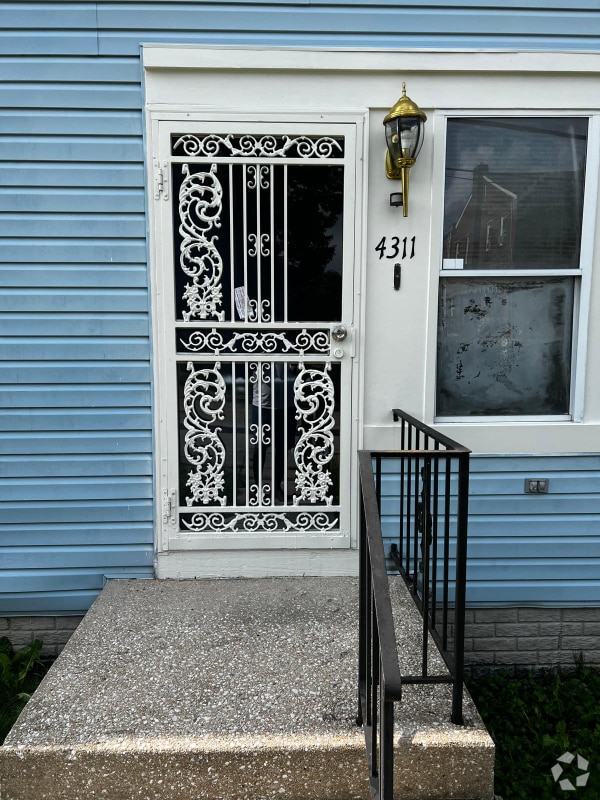 Building Photo - 4311 Davis Ave Rental