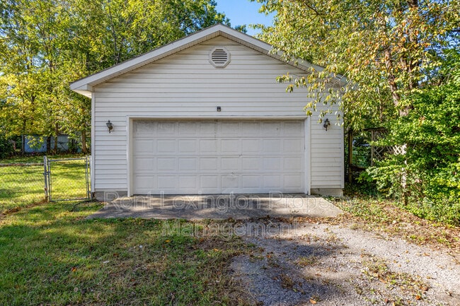 Photo - 2057 Heather Way