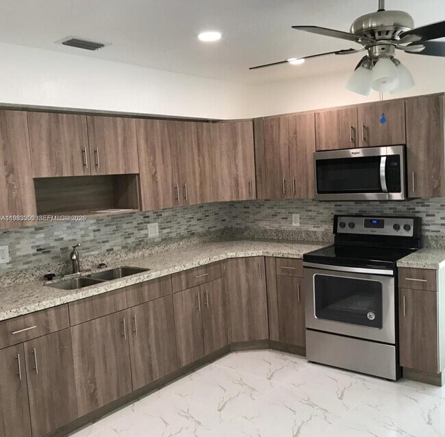 Photo - 6710 SW 18th Ct