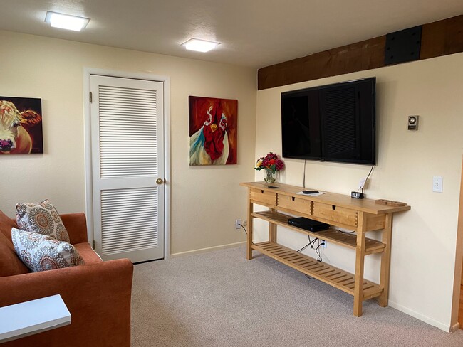 Photo - 3522 Smuggler Way