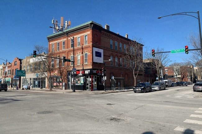 Building Photo - 2002 W Chicago Ave Unit 2R