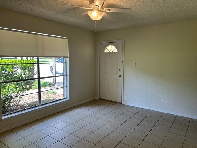 Photo - 309 Briarwood Dr