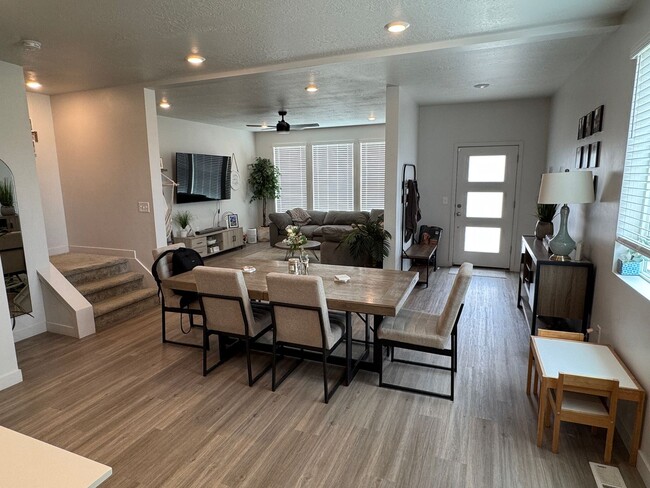 Beautiful NEW build, 4 bedroom 2 bathroom - Beautiful NEW build, 4 bedroom 2 bathroom House