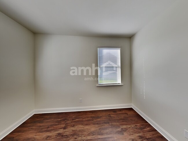 Photo - 198 Willow Ln