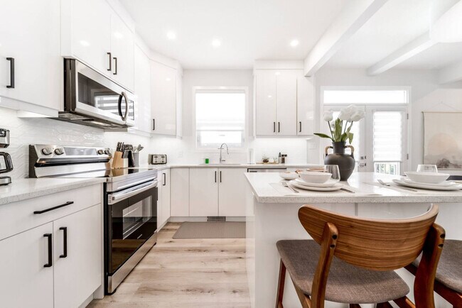 Photo - 15809-15897 97 Ave NW Unit ID1308606P