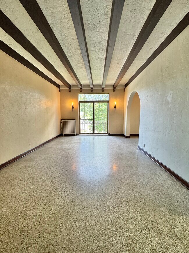 Estudio-Sala de estar - Grace Manor Apartments