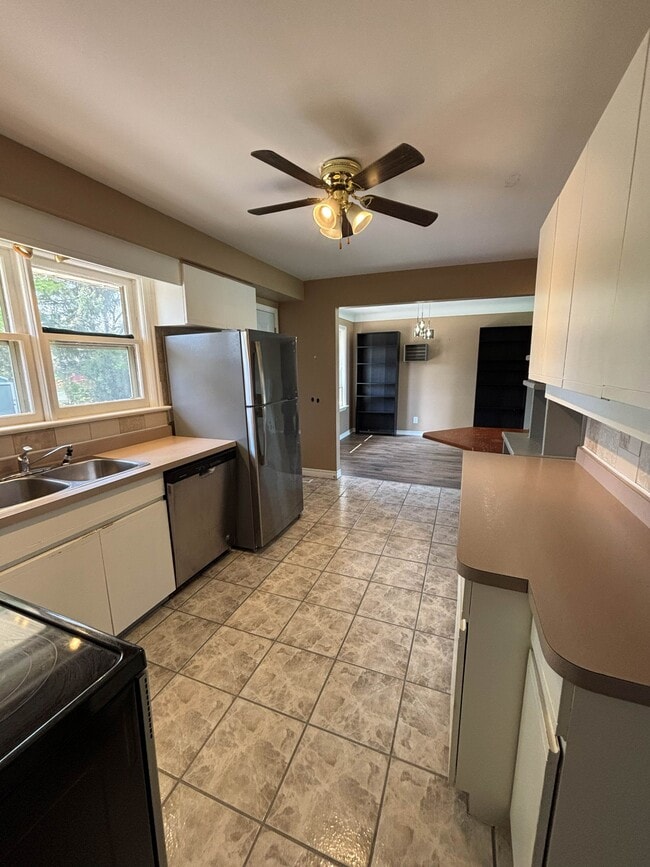 Photo - 837 Cathcart Blvd