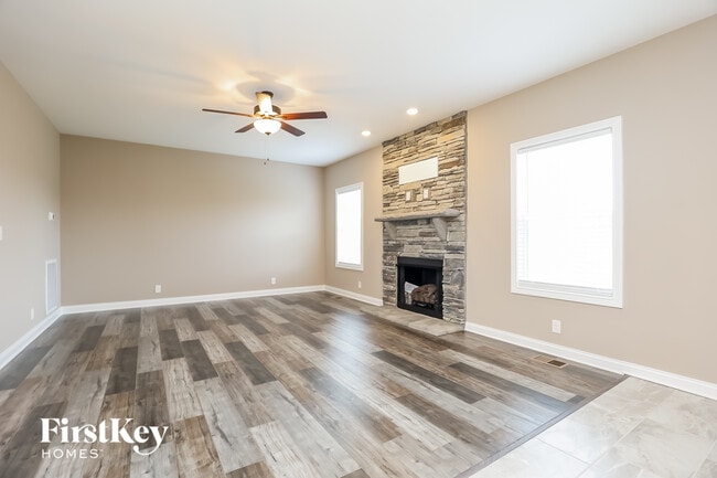 Photo - 1065 Harrison Way