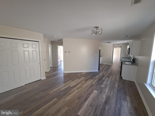 210 Amaret St