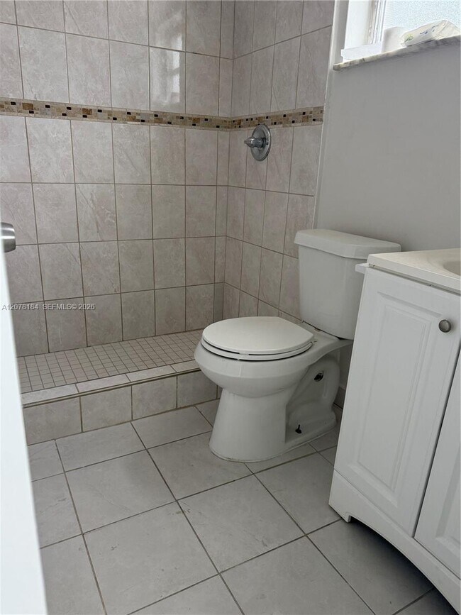 166 W 8th St Unit 1